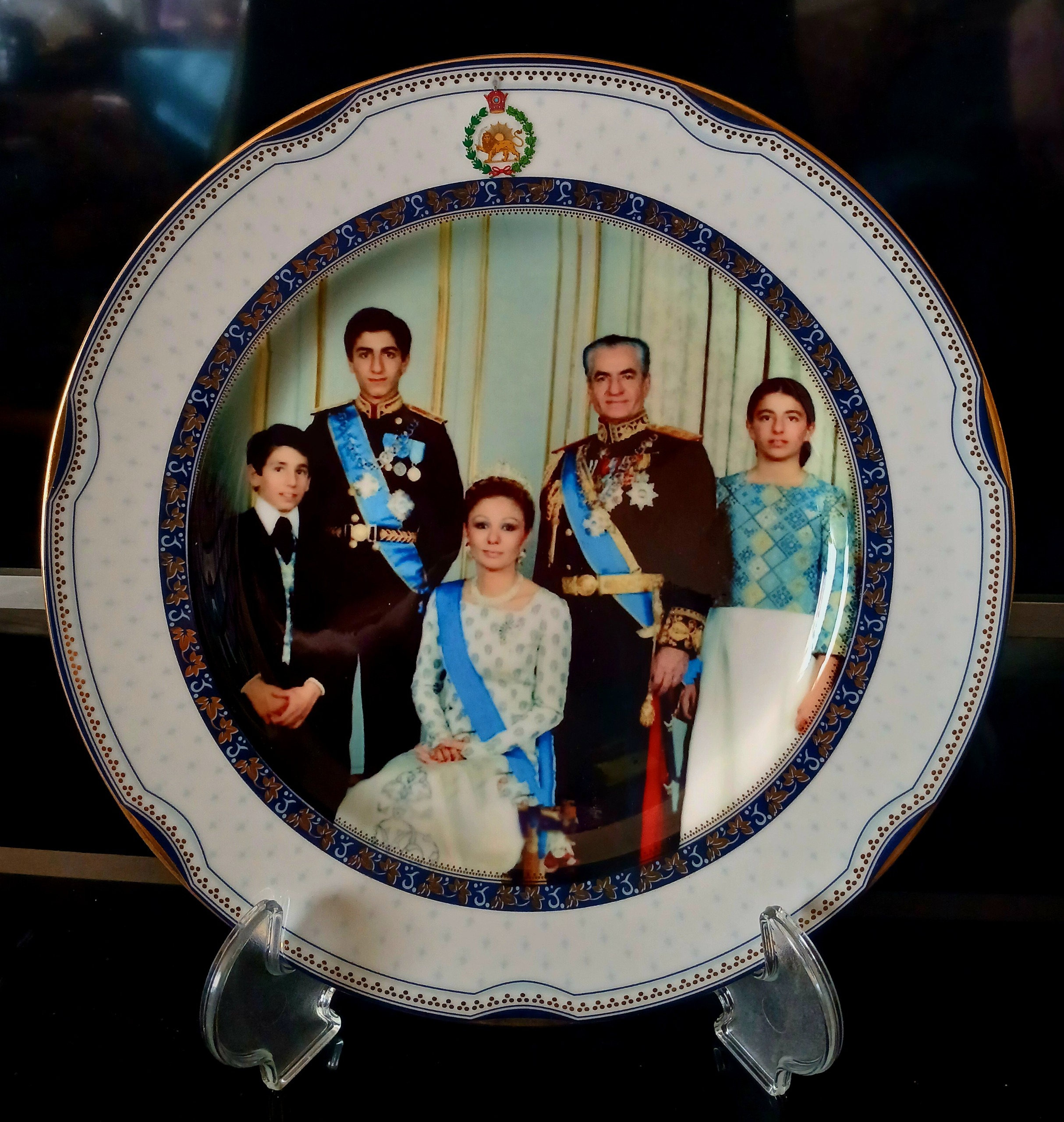 بشقاب یا دیوار کوب (تصویر خانواده سلطنتی)