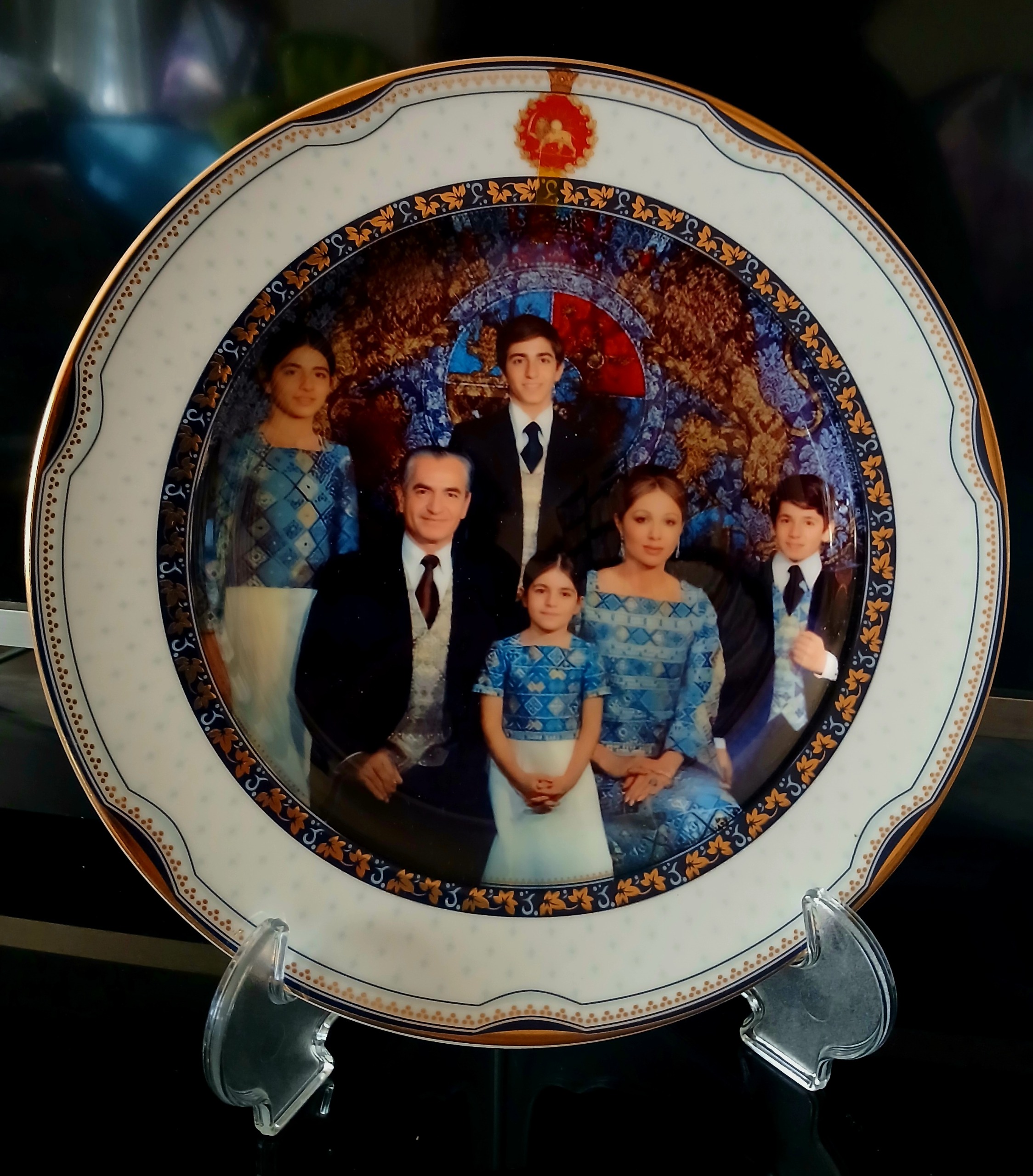 بشقاب یا دیوار کوب (تصویر خاندان سلطنتی)