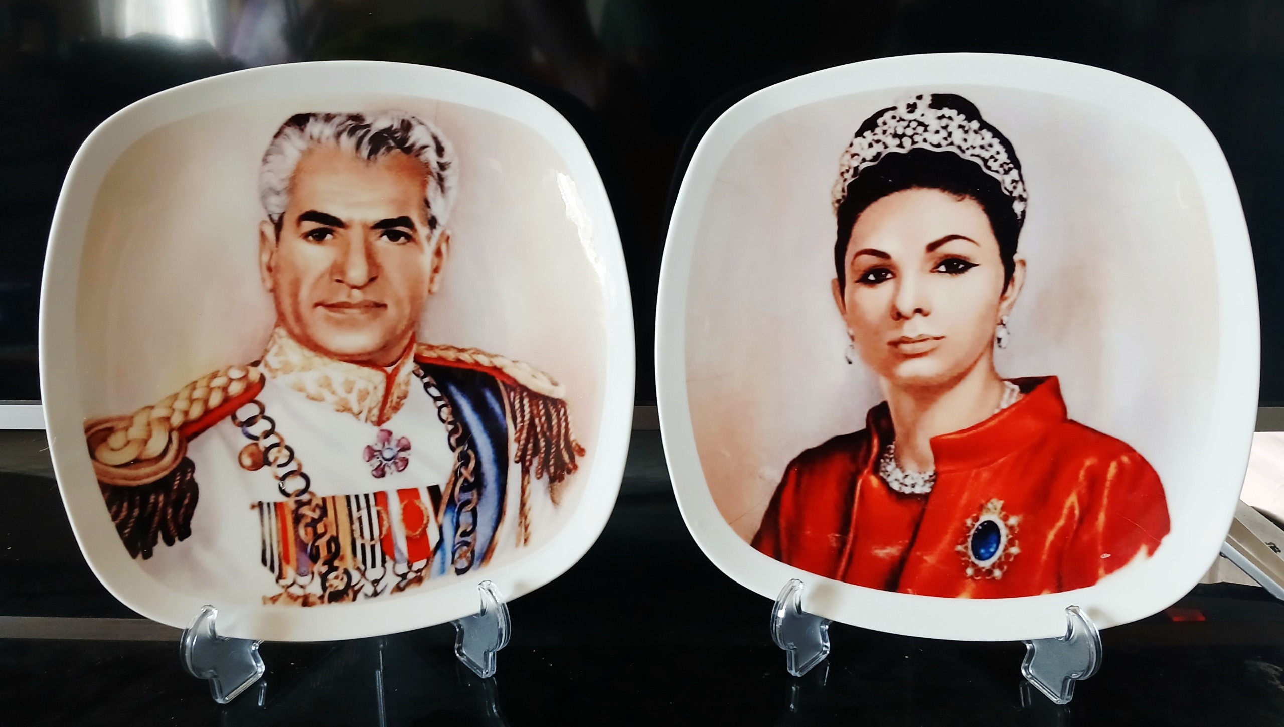 جفت بشقاب یا دیوارکوب (شاه و فرح) طرح کایزر