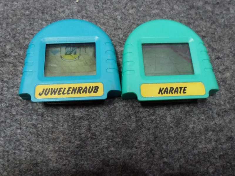 2 عدد بازی کمیاب کنسول دستی نامشخص