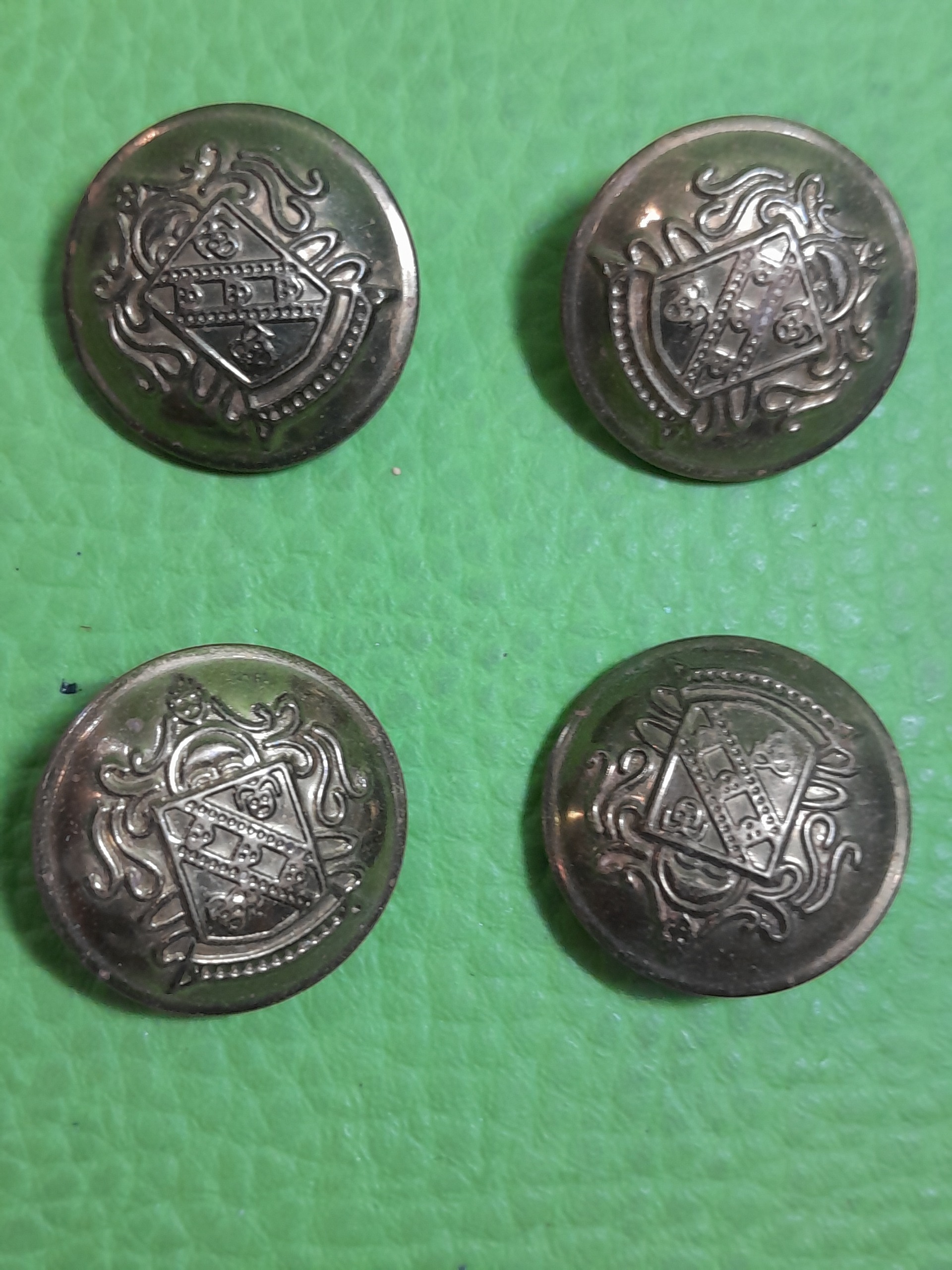 4عدددکمه فلزی کلکسیونی و آنتیک