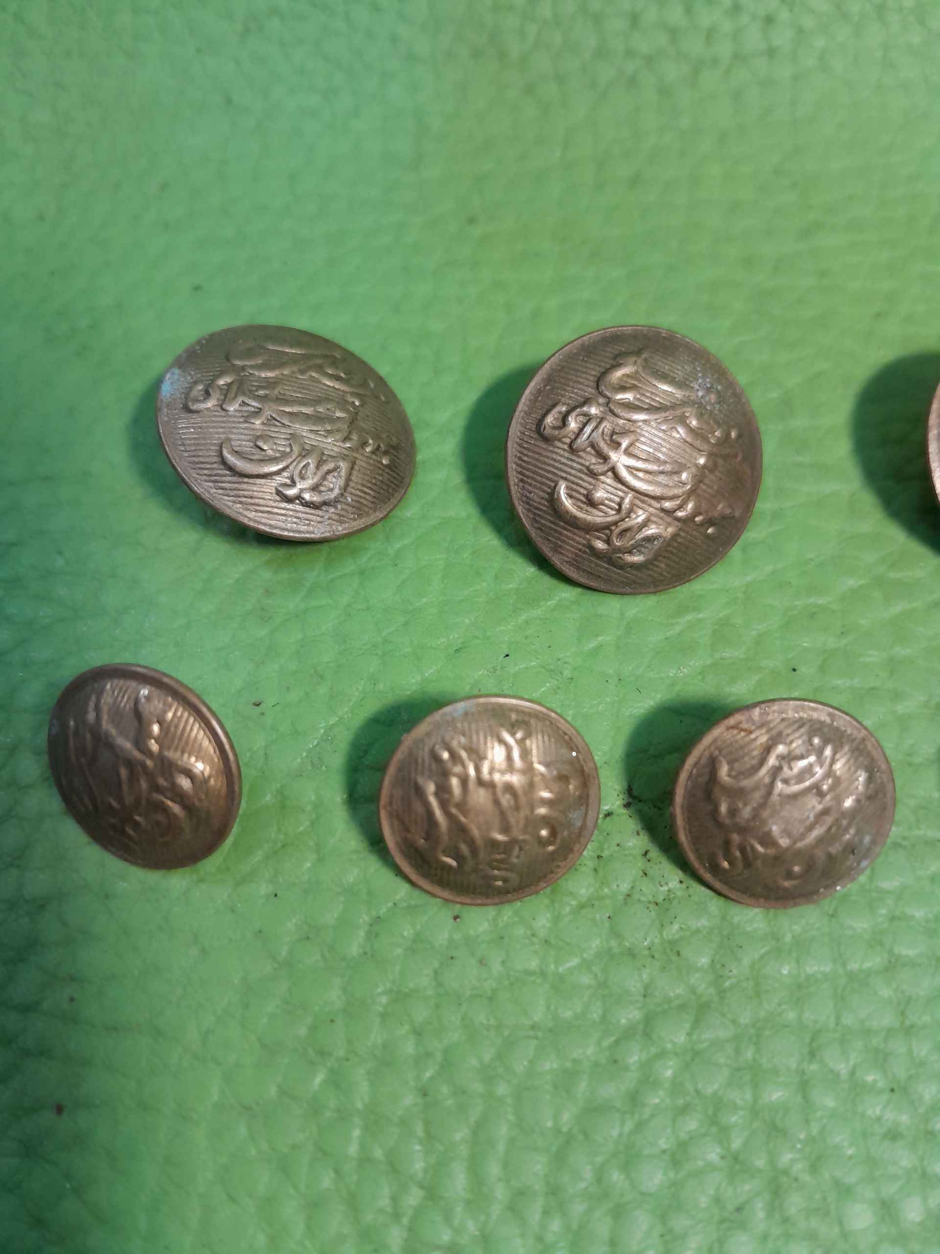 8 عدد دکمه نیروهای مسلح کلکسیونی