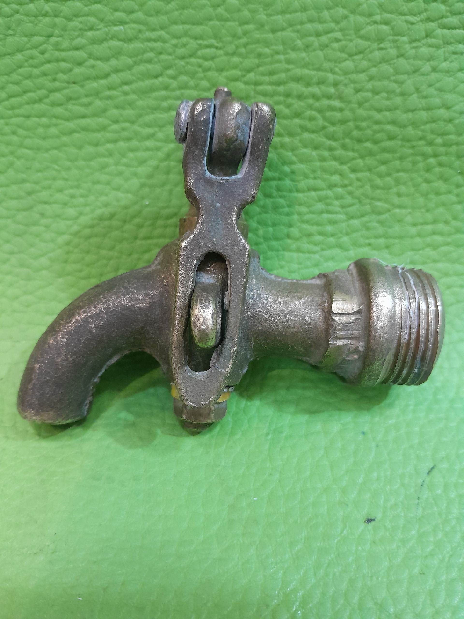 شیر آب انبار قفل دار کلکسیونی وآنتیک