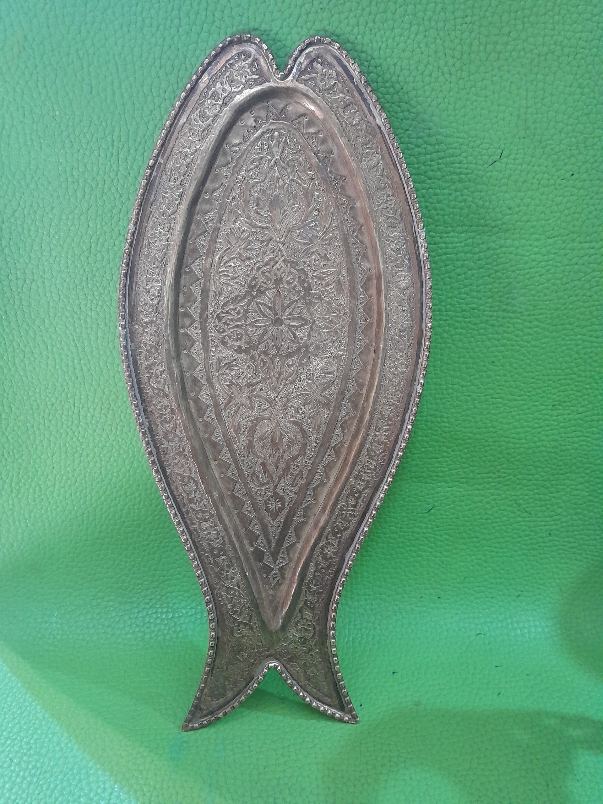 ظرف برنجی قلم دست طرح ماهی کلکسیونی و کمیاب