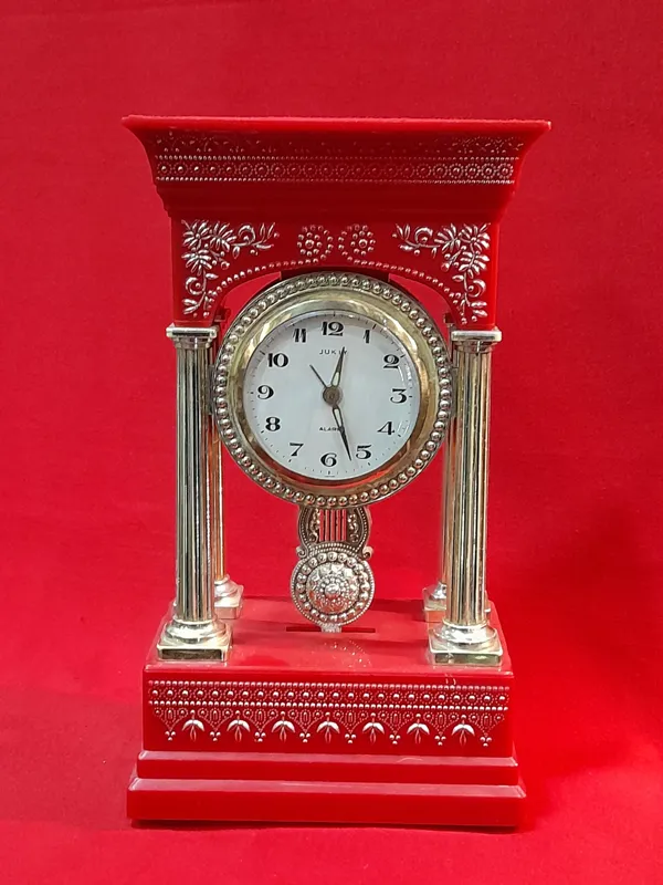 ساعت رومیزی قدیمی