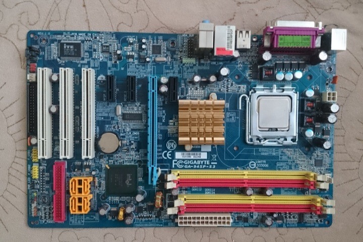 مادربرد گیگا 945 همراه با CPU 3.4GHZ 4M 800