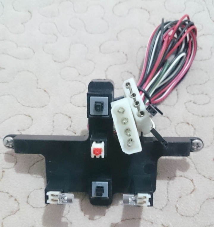 کلید پاور و ریست کامپیوتر با کابل های اتصال