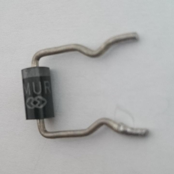 دیود ULTRA FAST 600V/4A MUR460 اوریجینال