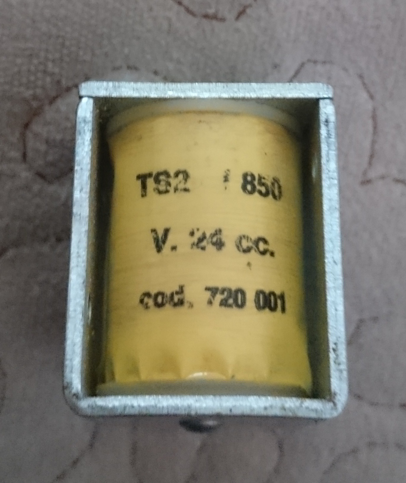 سلونوئید 24 ولت Olivetti کد 001-720 (TS2 850)سایز3