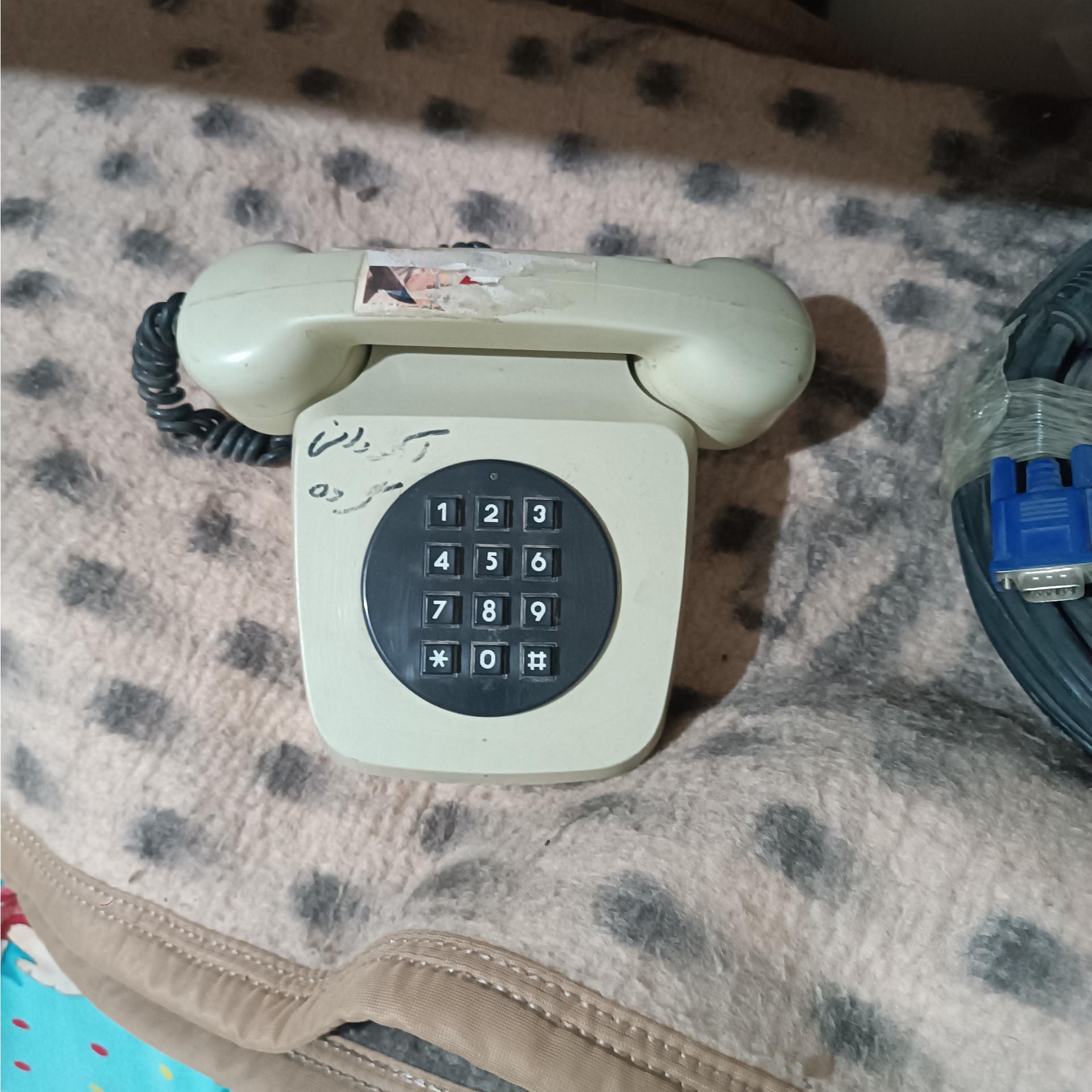 تلفن قدیمی سالم