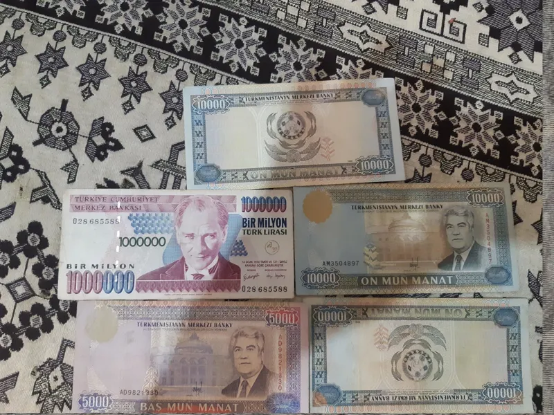 چند قطعه اسکناس خارجی