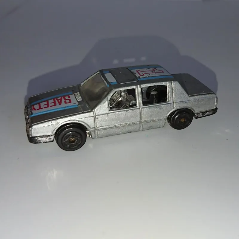 ماکت ماشین ساخت چین قدیمی قدمت بالای 20 سال