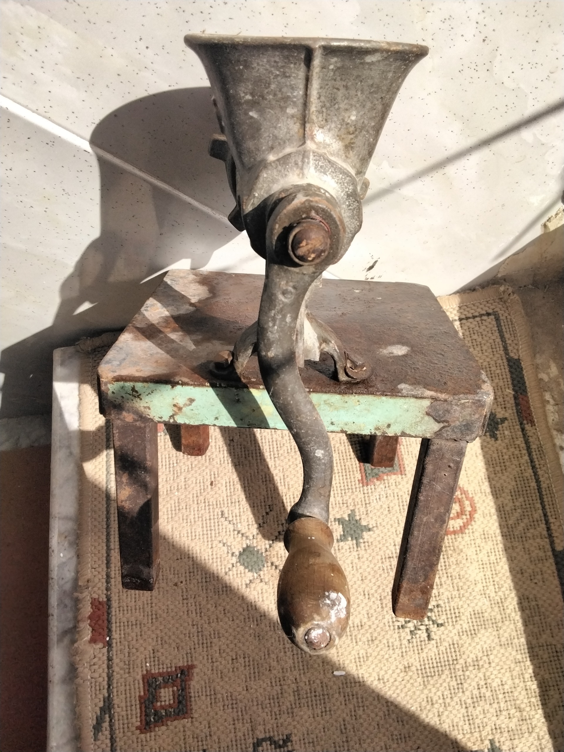 چرخ گوشت دستی قدیمی