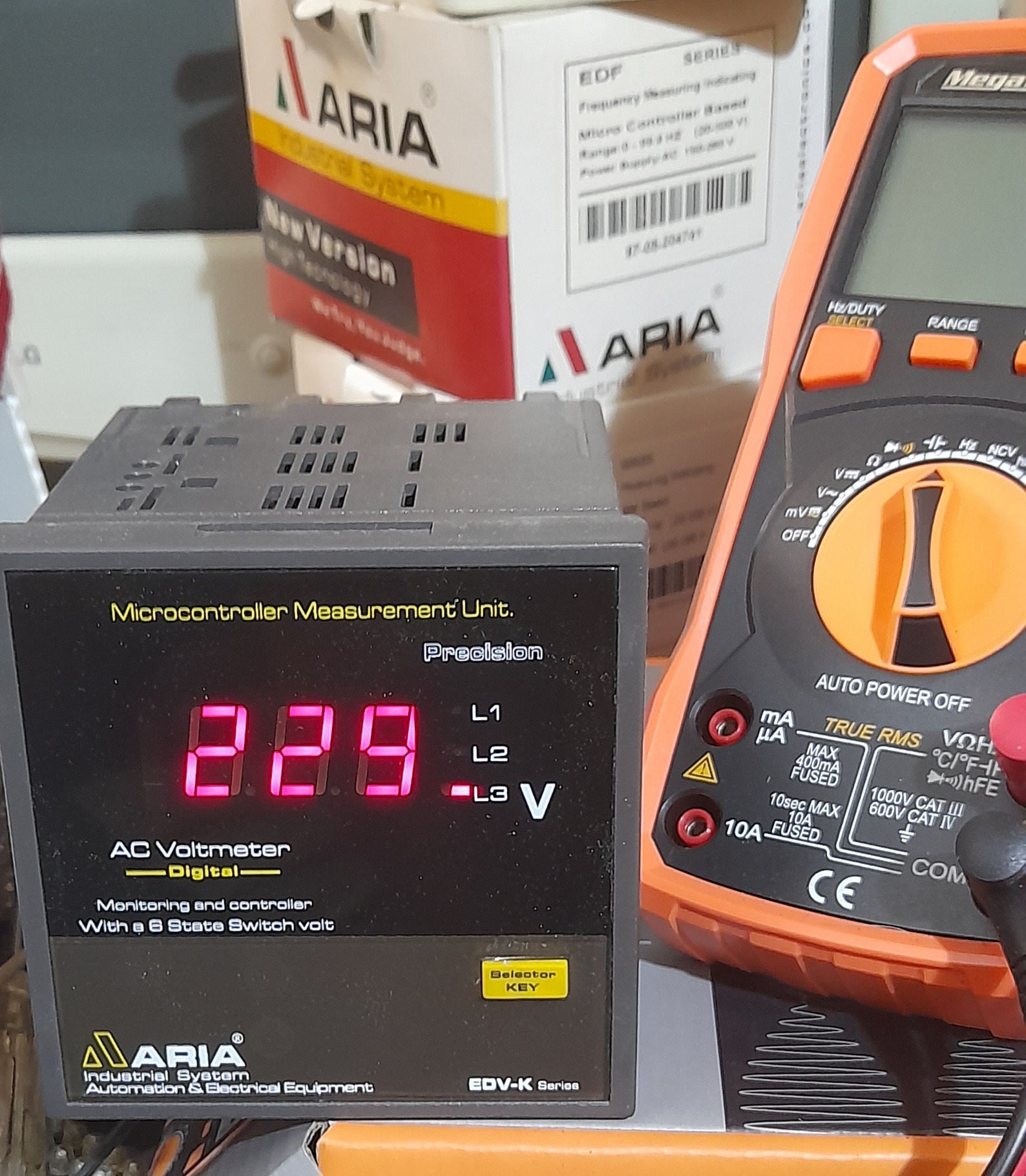 ولت متر تابلویی