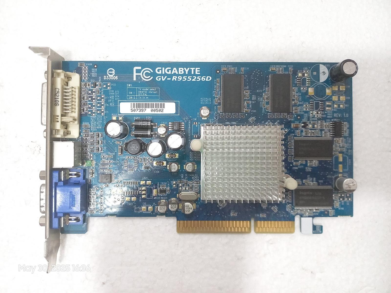 گرافیک GigaByte Radeon 9550 256MB DDR 128bit