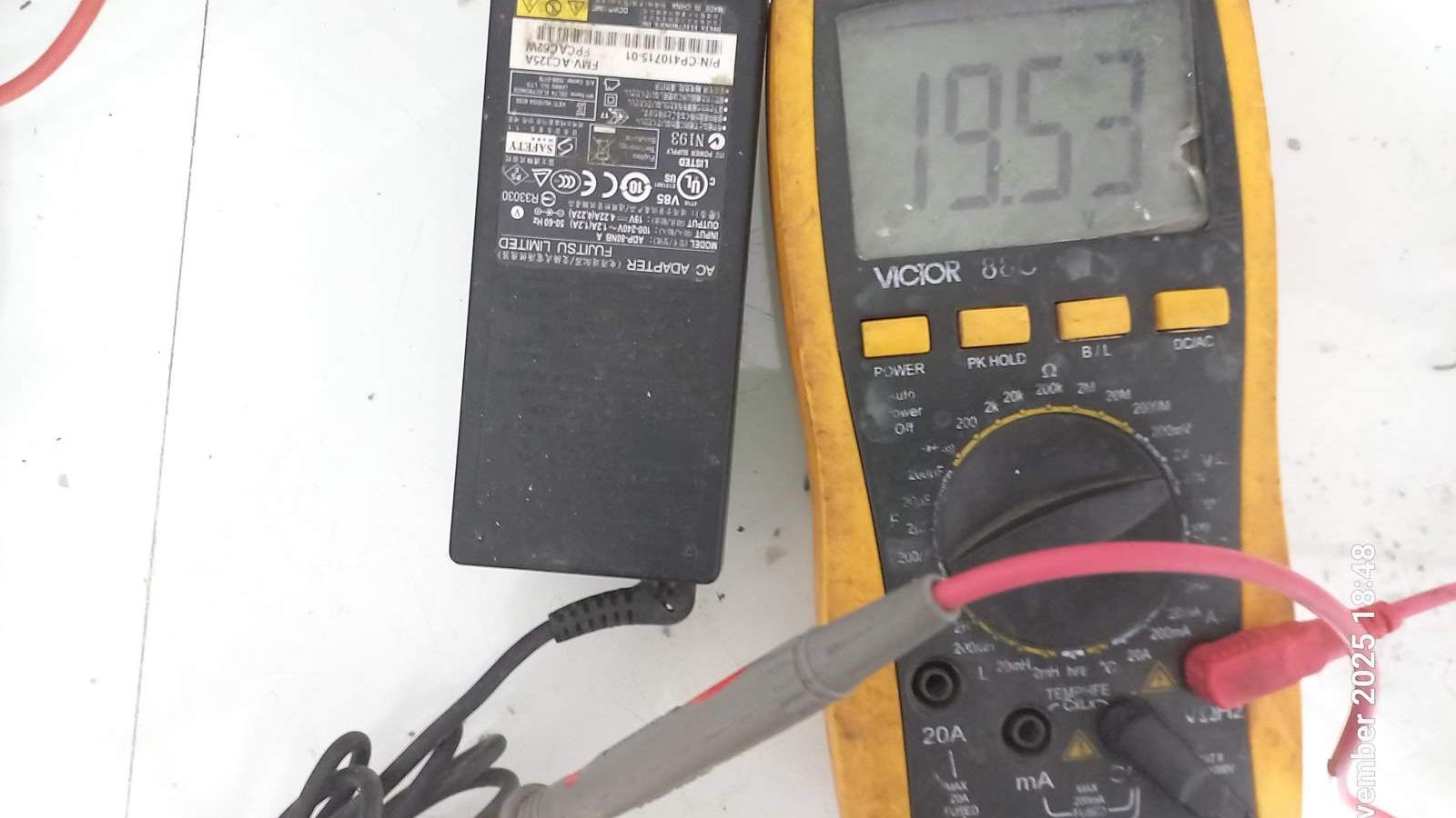 شارژر لپ تاپ فوجیتسو 19 ولت 4.22 آمپر