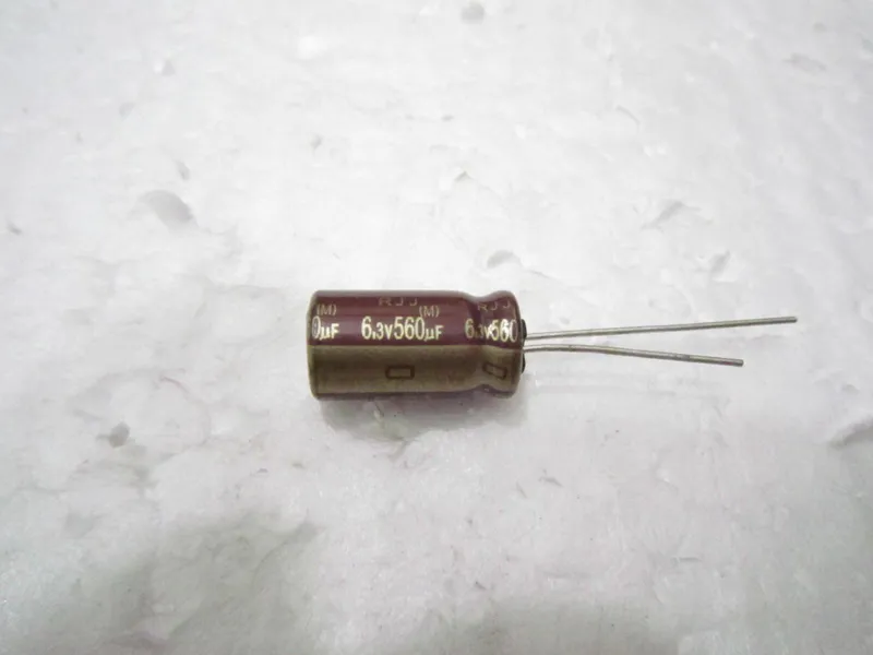 30 عدد خازن 560 میکرو فاراد 6.3 ولت