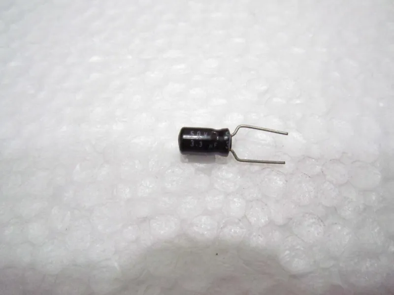 50 عدد خازن 3.3 میکرو فاراد 50 ولت مینیاتوری کمیاب