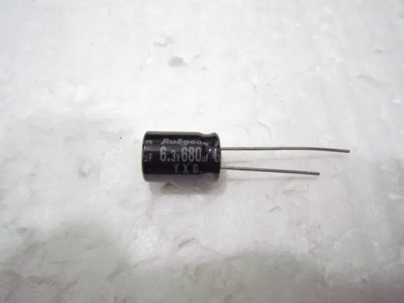 40 عدد خازن 680 میکرو فاراد 6.3 ولت