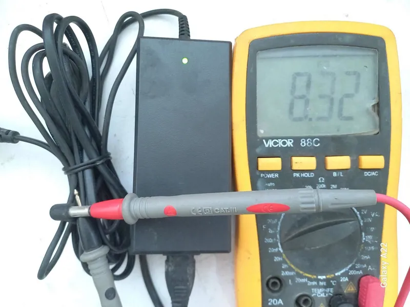 آداپتور 8 ولت 3 آمپر مارک SBE کیفیت عالی