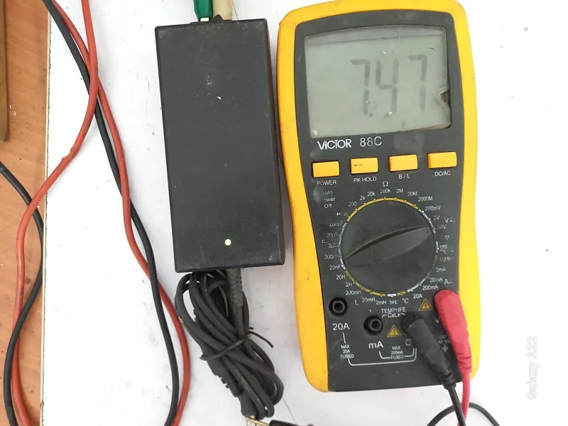 آداپتور 7 ولت 3 آمپر مارک SBE کیفیت عالی