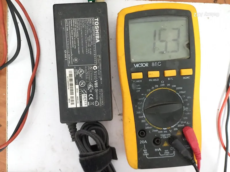 شارژر لپ تاپ توشیبا 15 ولت 6 آمپر