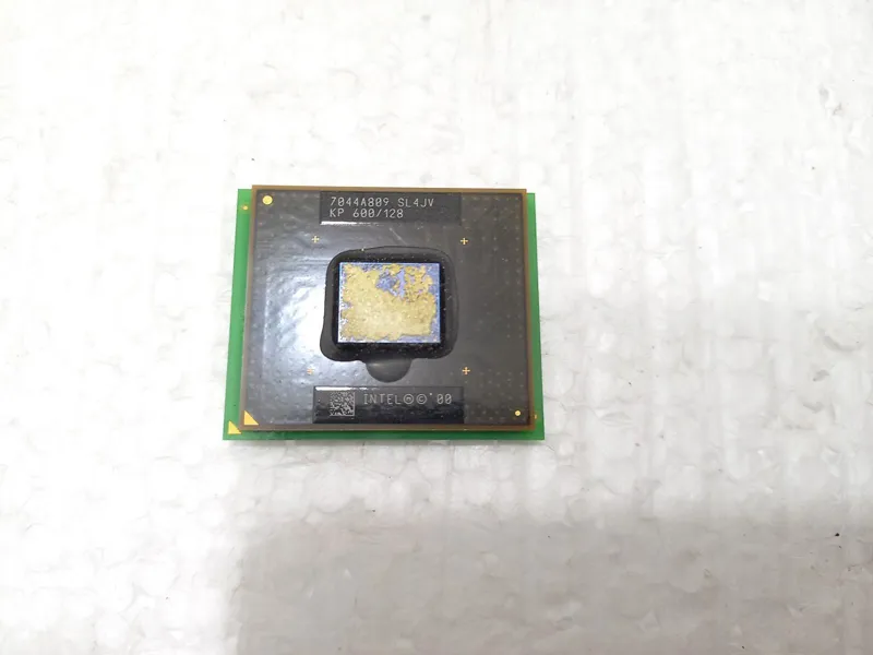 پردازنده لپ تاپ Intel Mobile Celeron 600MHz نایاب