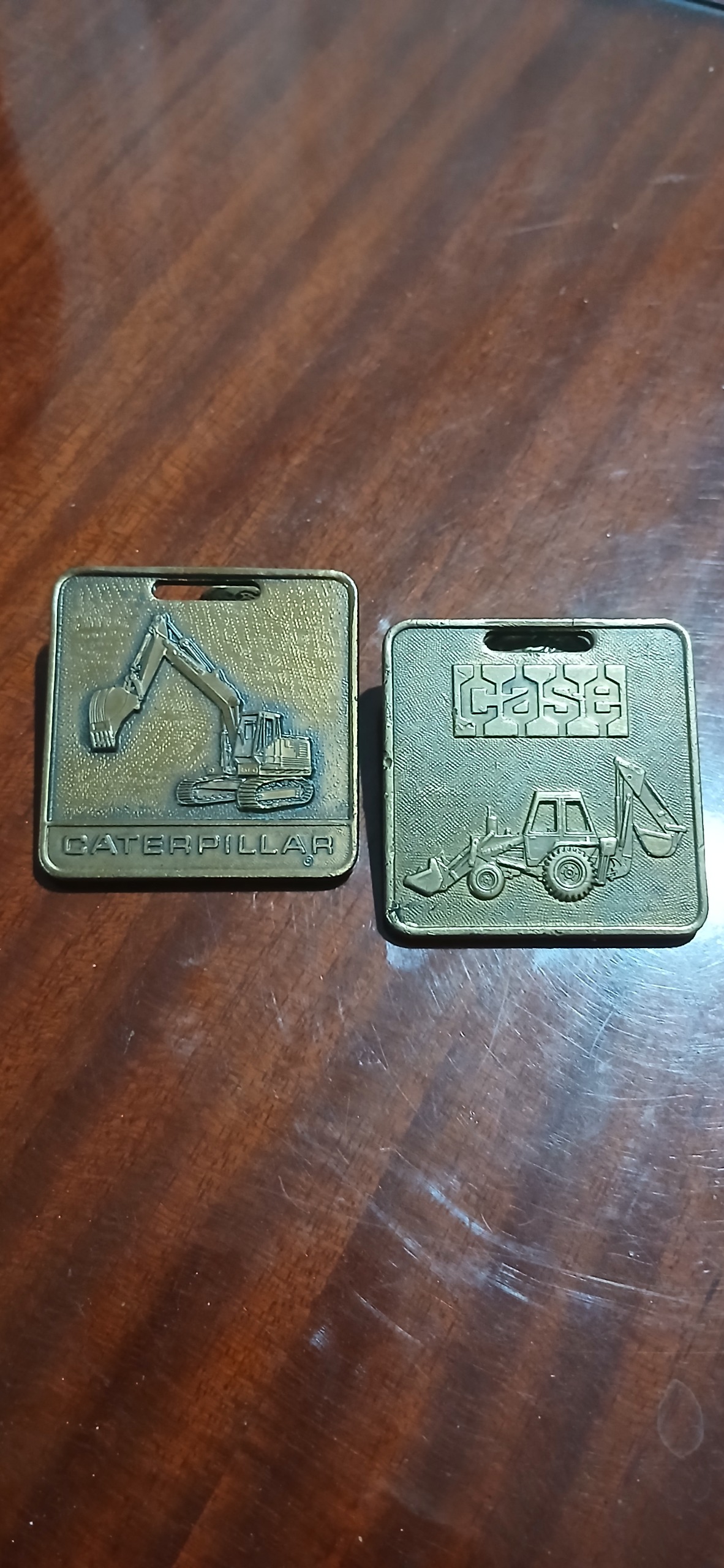 2 عدد مدال یادبود شرکت ماشینهای راه سازی تهران