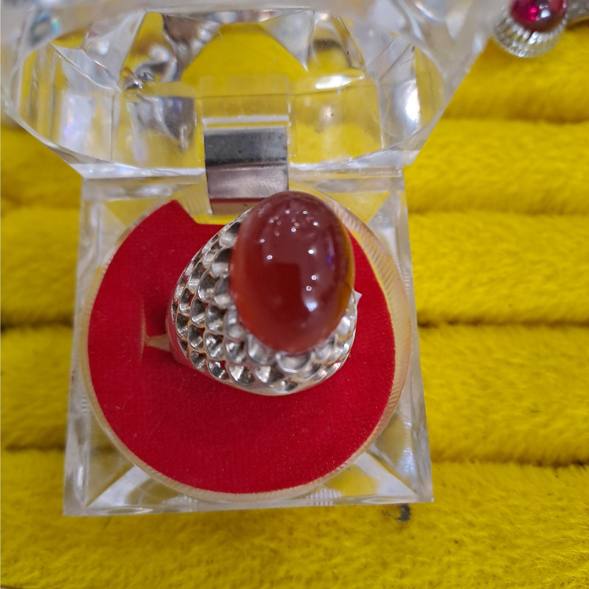 انگشتر عقیق خوشرنگ رکاب پولکی