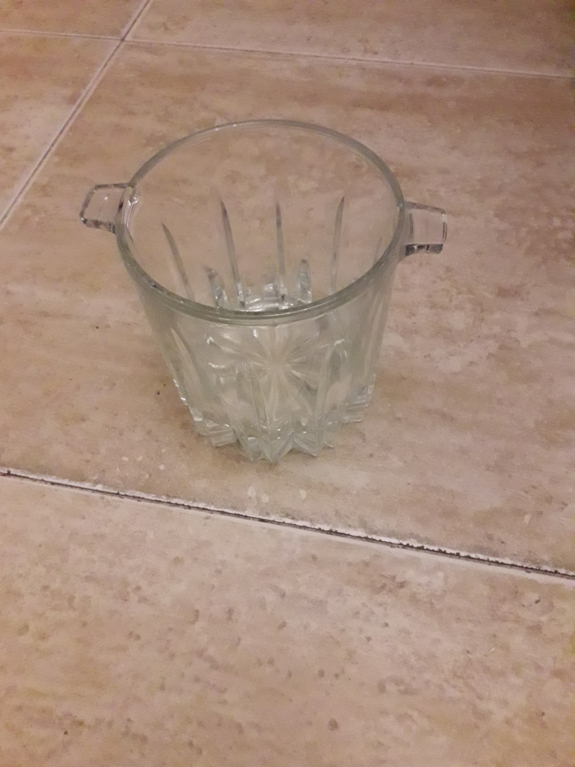 ظرف برای یخ