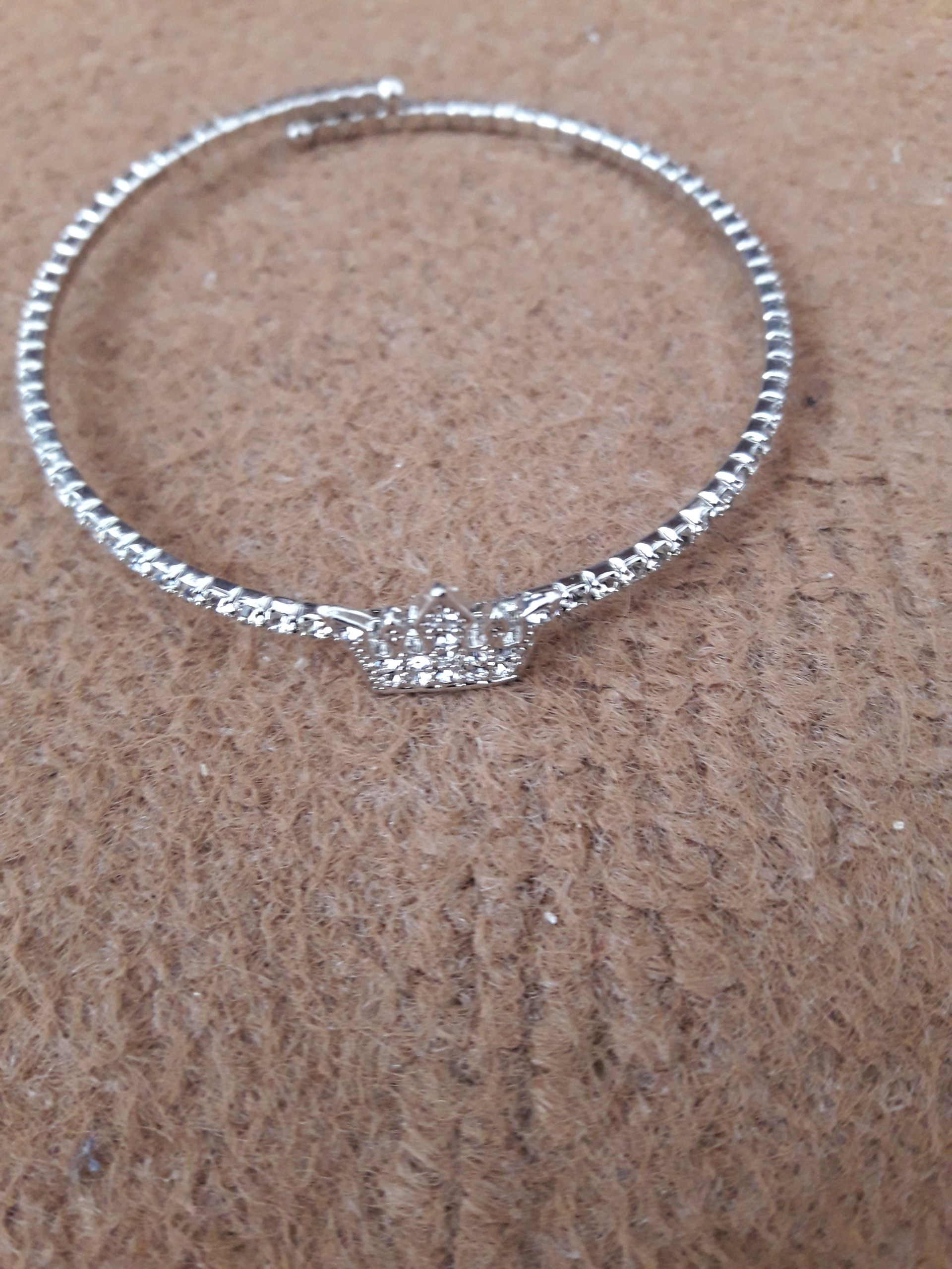 دستبند نو و سالم نگین دار