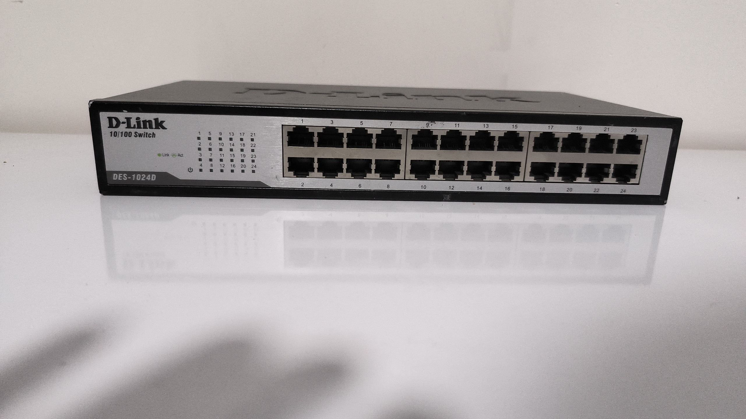 سوییچ دی لینک مدل 24 پورت DGS-1024D