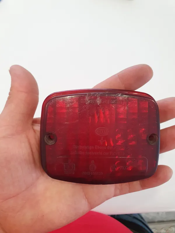 شیشه قرمز قدیمی