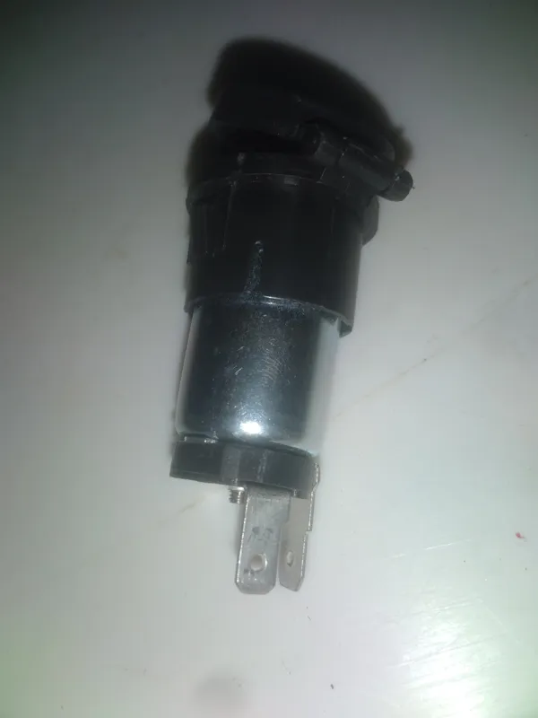 جا فندکی خودرو