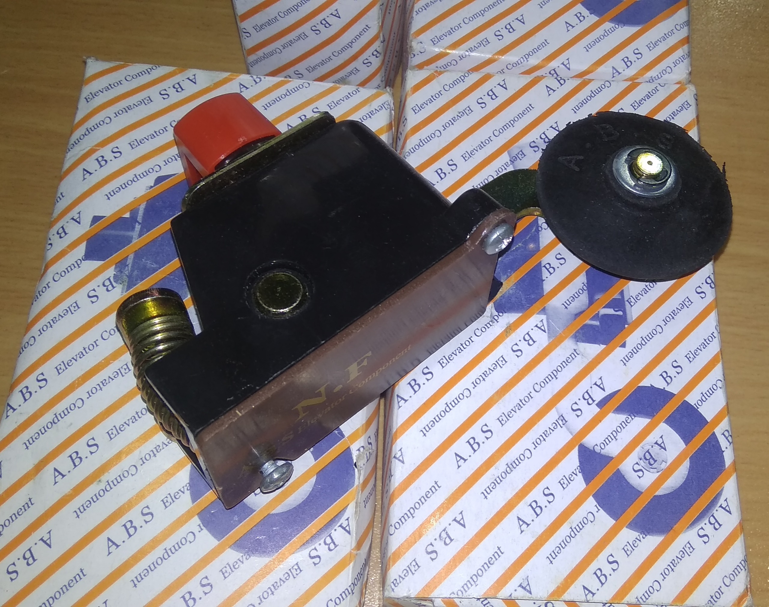 میکرو سوئیچ ان اف غلتکی آسانسور