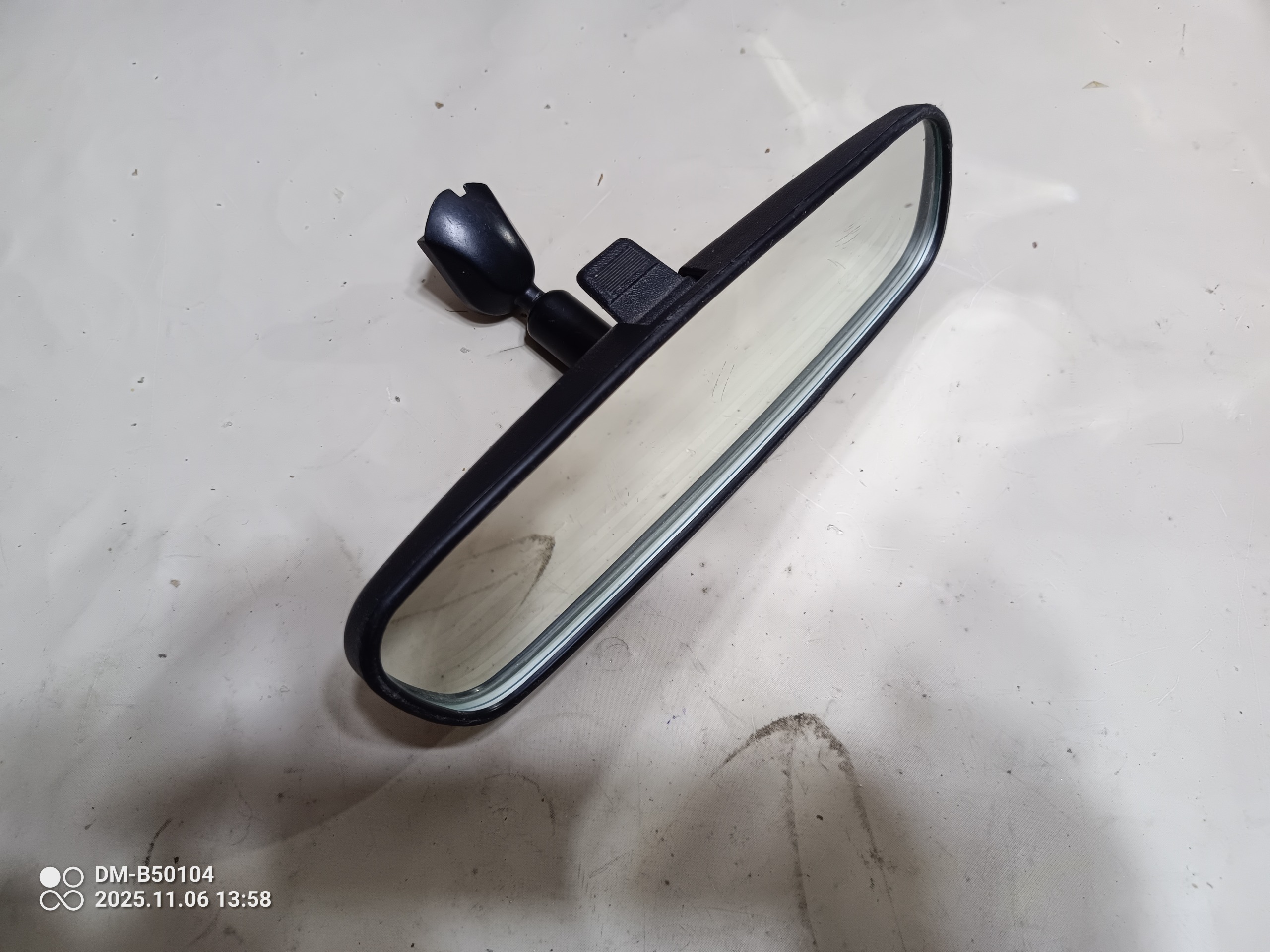 آینه داخل ام وی ام