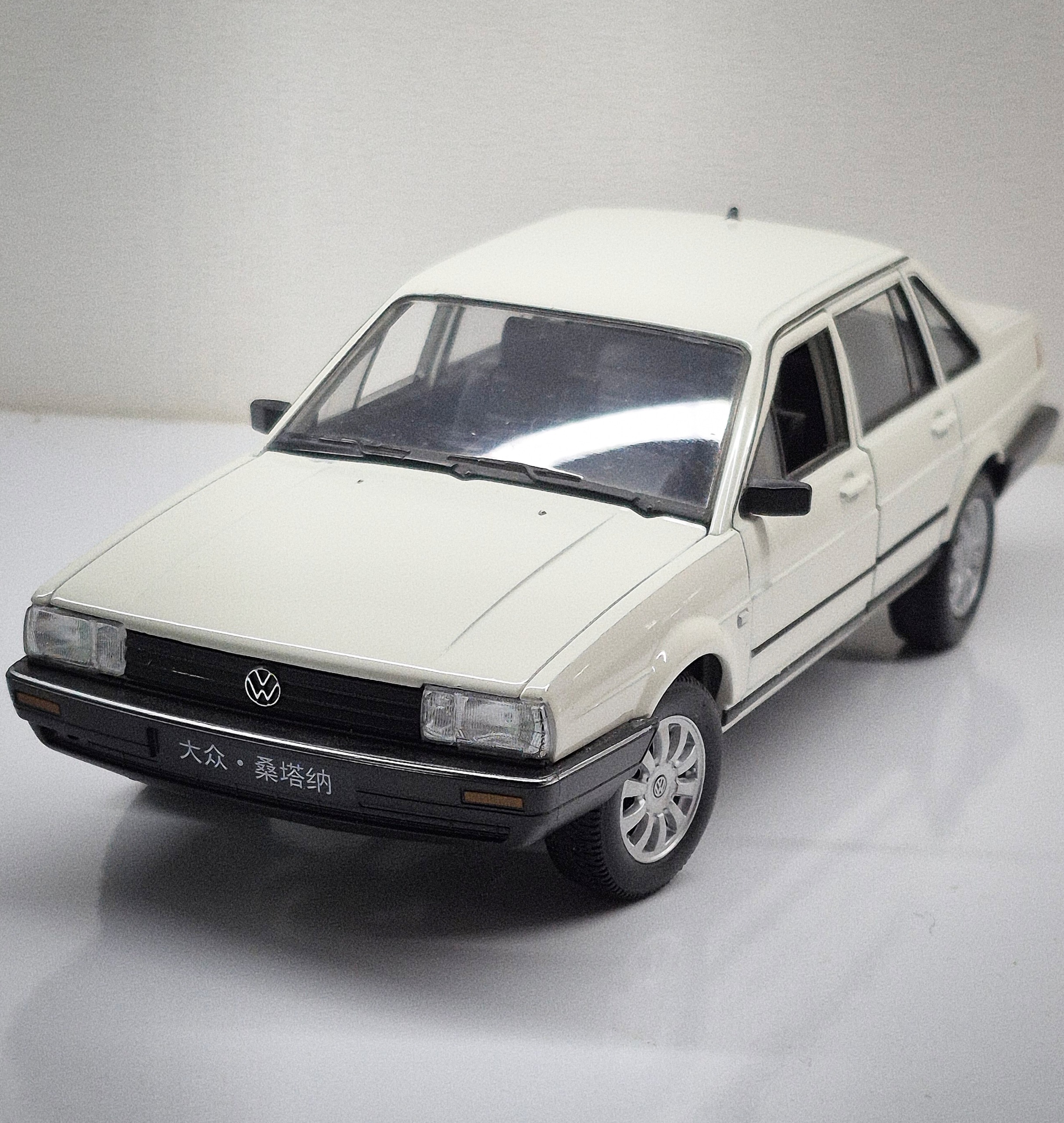 ماکت VW Santana برند Welly