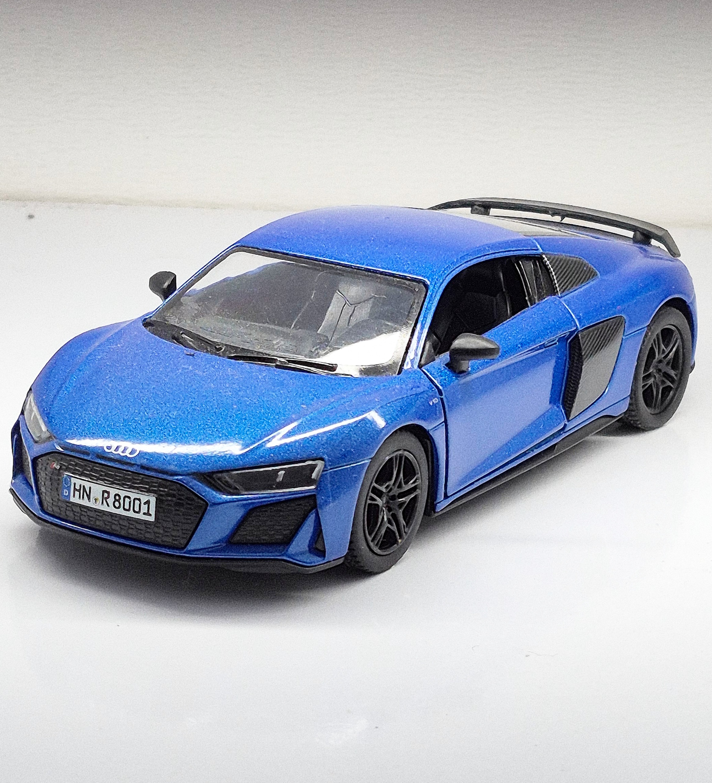 ماکت Audi R8 2020 برند Kinsmart