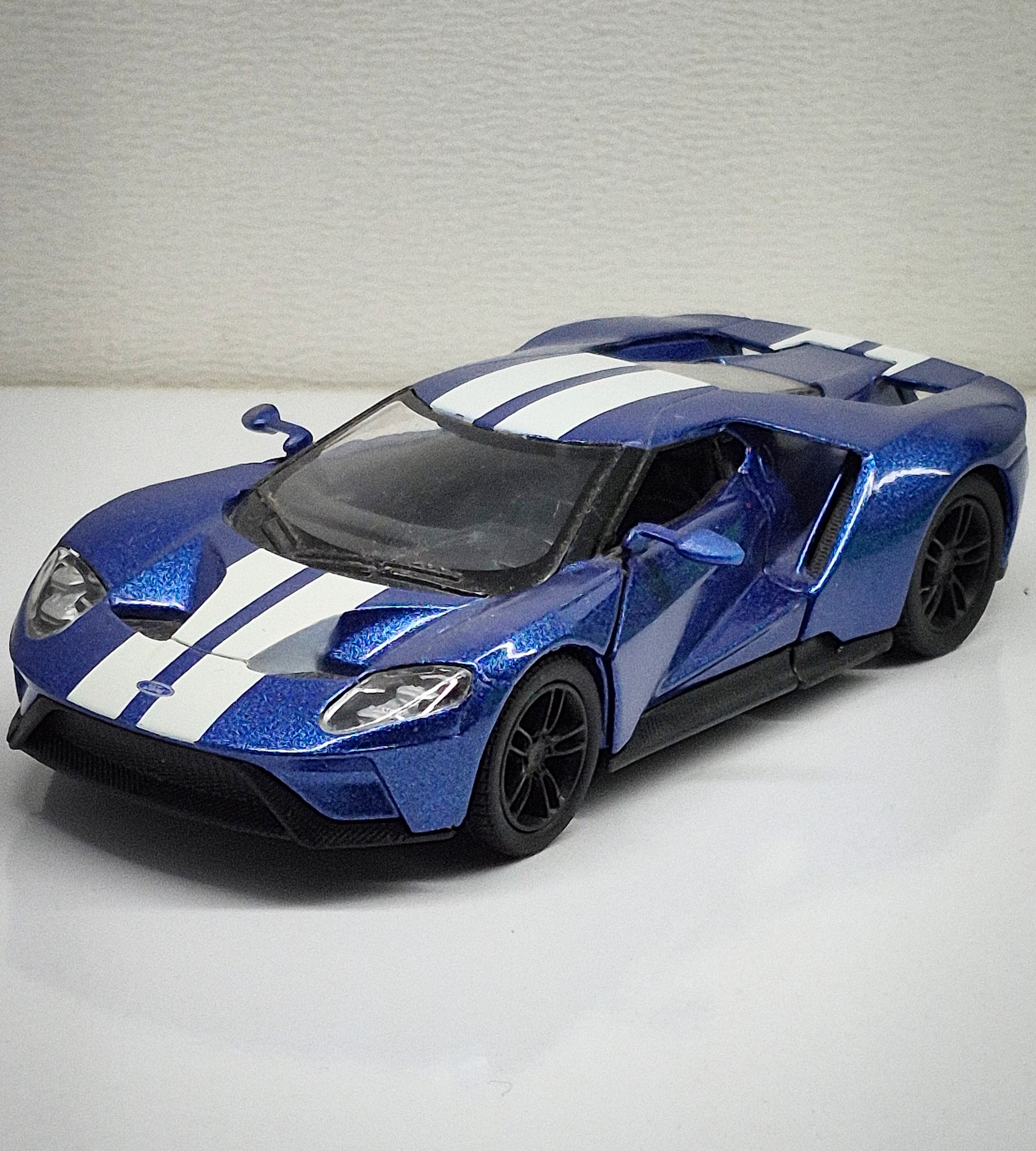 ماکت Ford GT 2017 برند Kinsmart