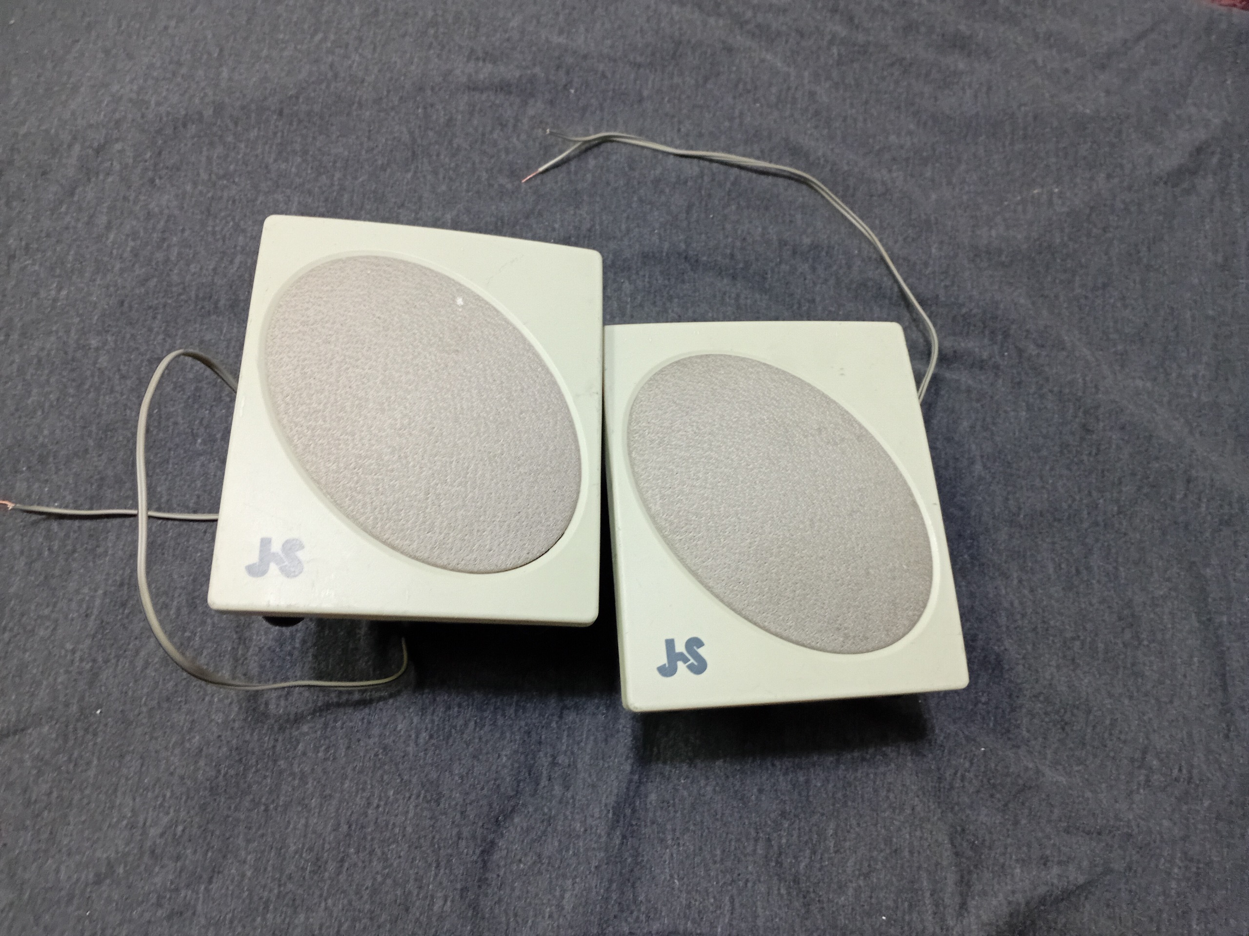 یک جفت باند بلندگو قدیمی سالم