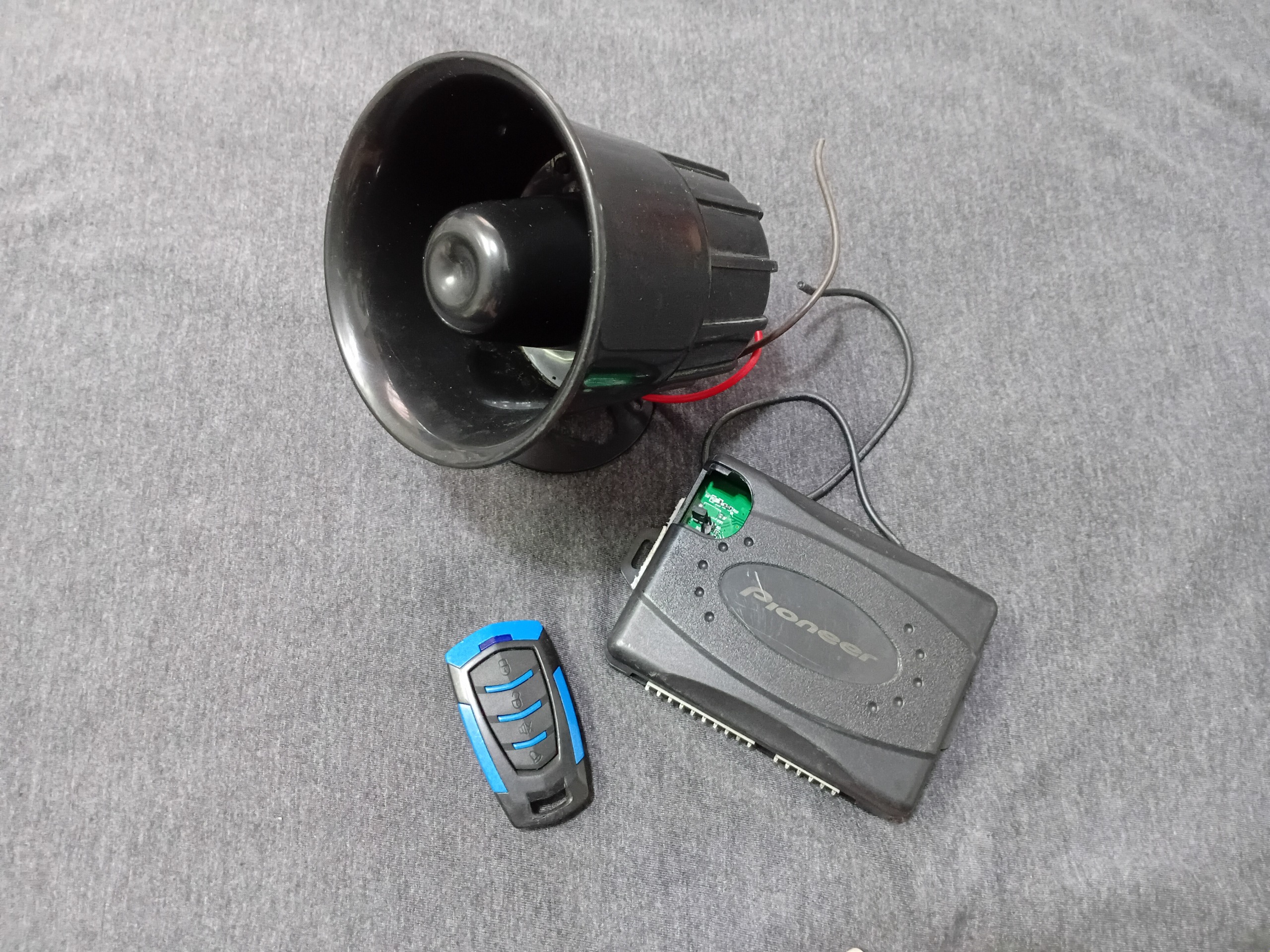 دزدگیر ساده  پایونیر سالم با ریموت و آژیر