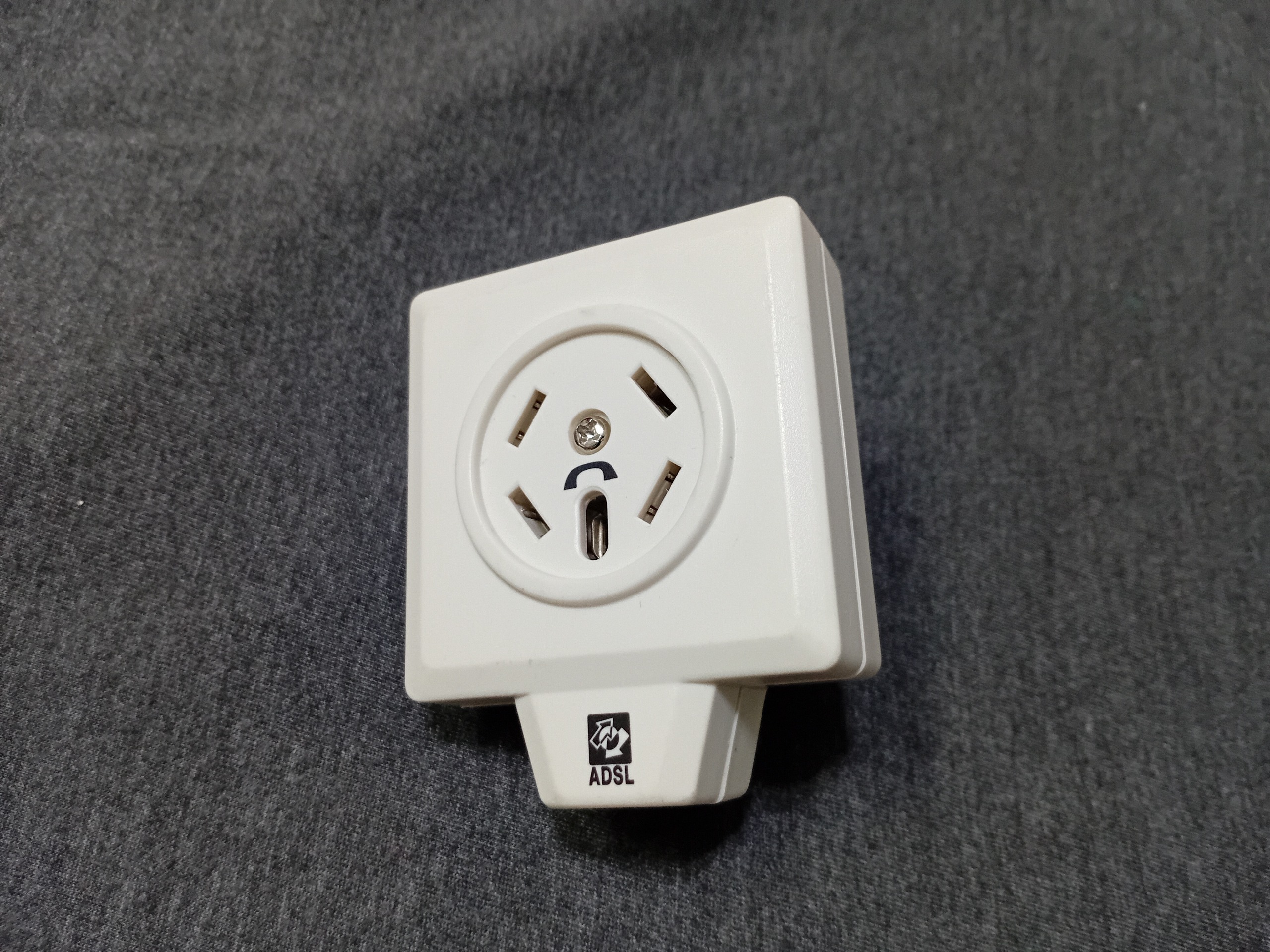 آداپتور نویز گیر دو شاخ تلفن  سوئدی