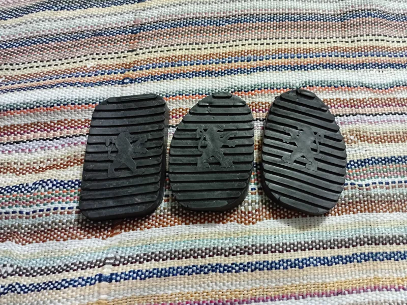 روکش لاستیک پدال گاز ترمز کلاژ پژو 405 آردی روآ