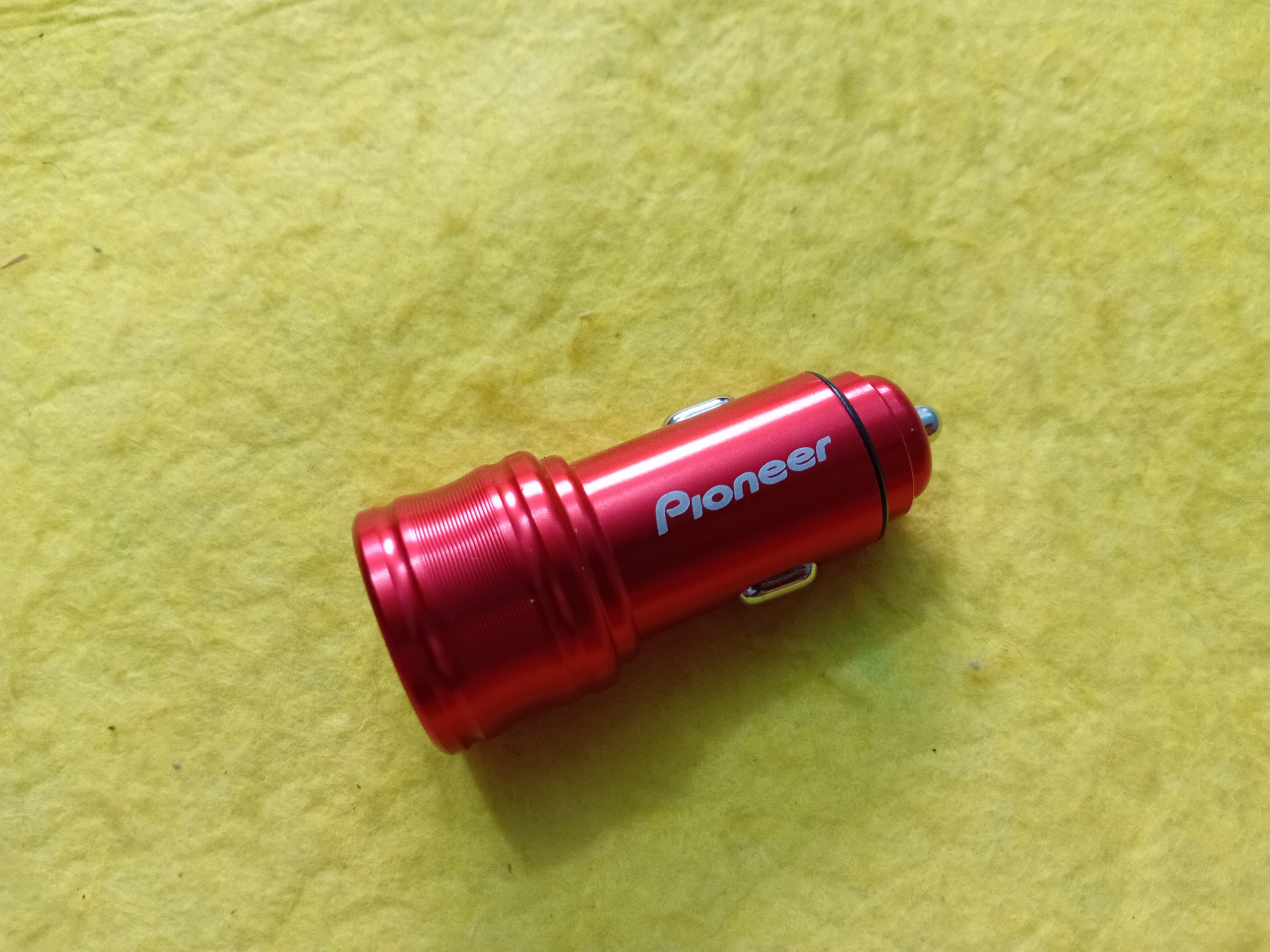 شارژر فندکی به USB پایونیر پنچ ولت سه و چهار آمپر
