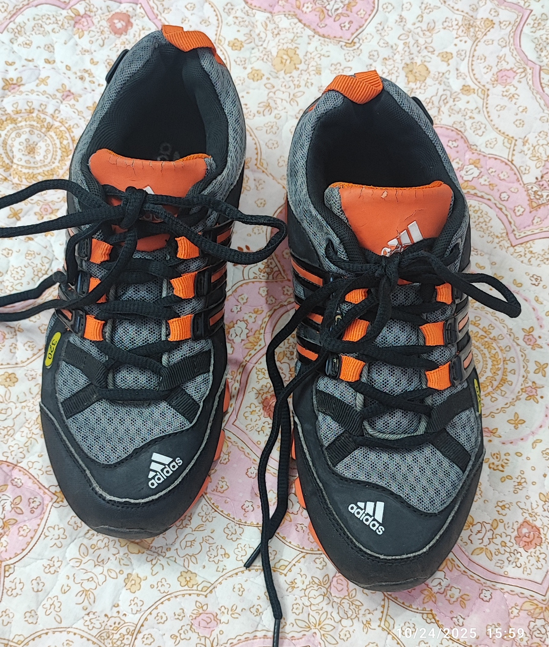 کتونی آدیداس ویتنام