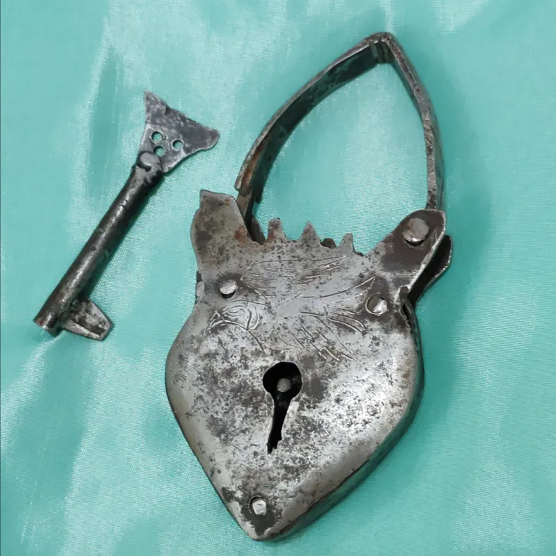 قفل و کلید زیرخاکی قدیمی سالم کلکسیونی بی همتا
