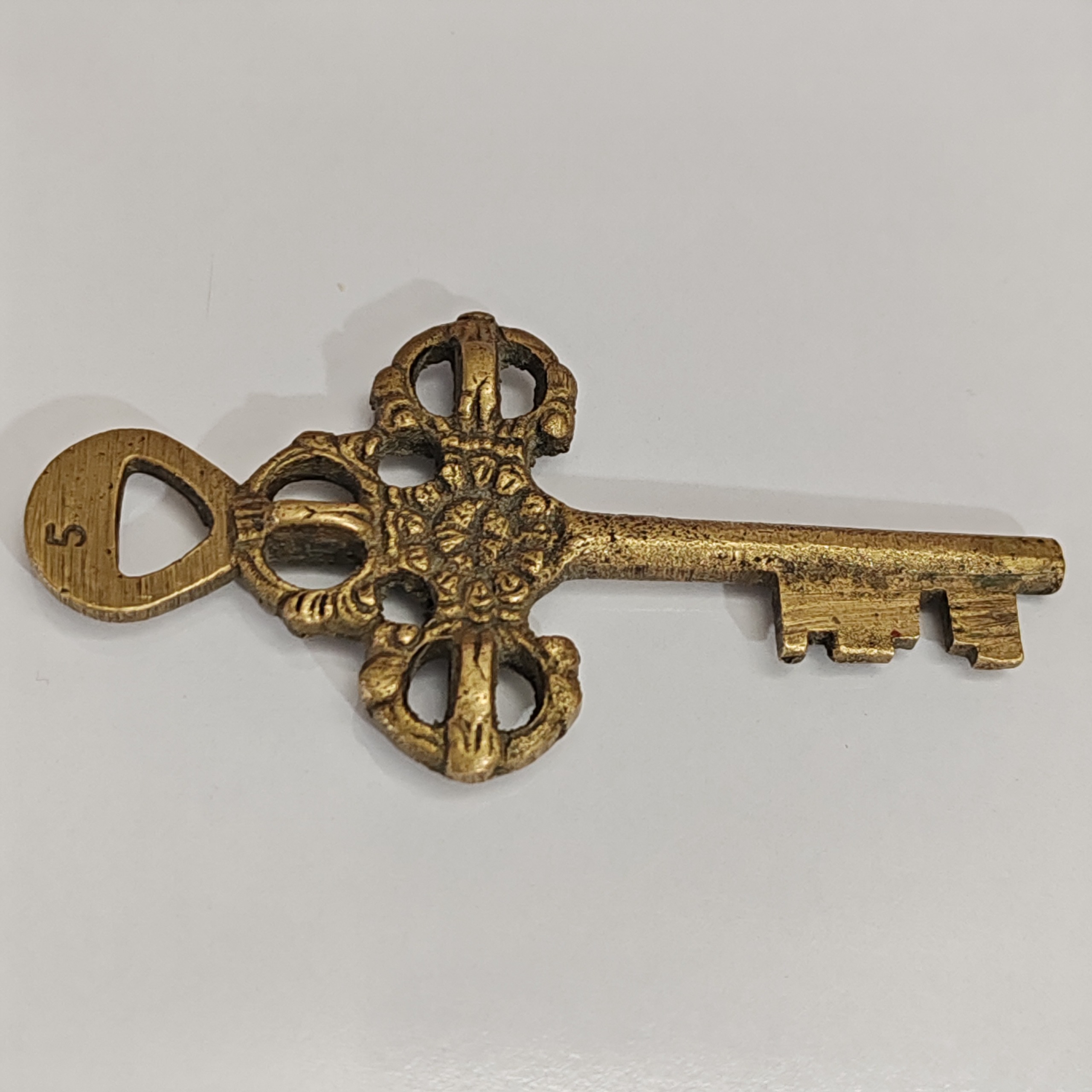 کلید قدیمی 3پر برنجی بسیار زیبا و کلکسیونی واقعی