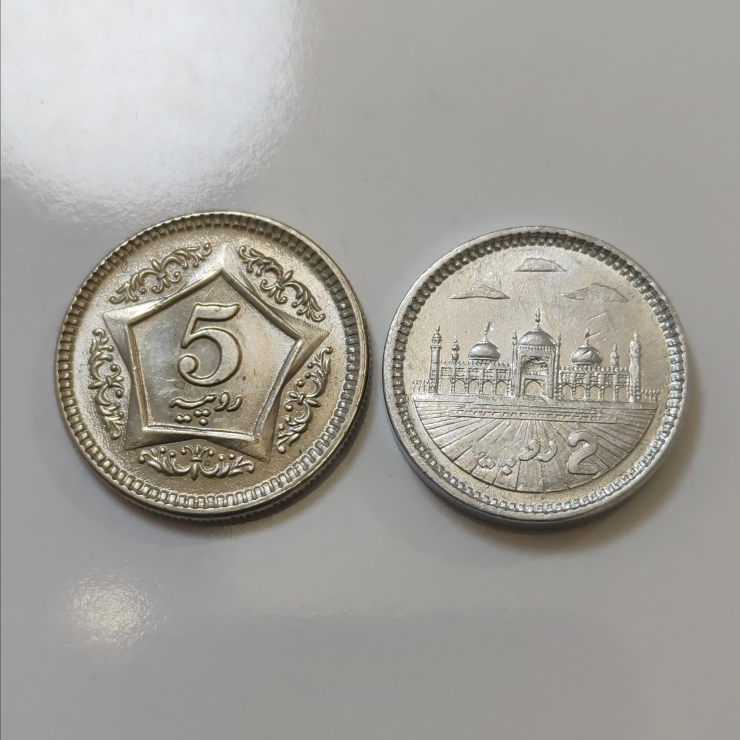 2عددسکه خارجی قدیمی 2و5 روپیه هندوستان کلکسیونی
