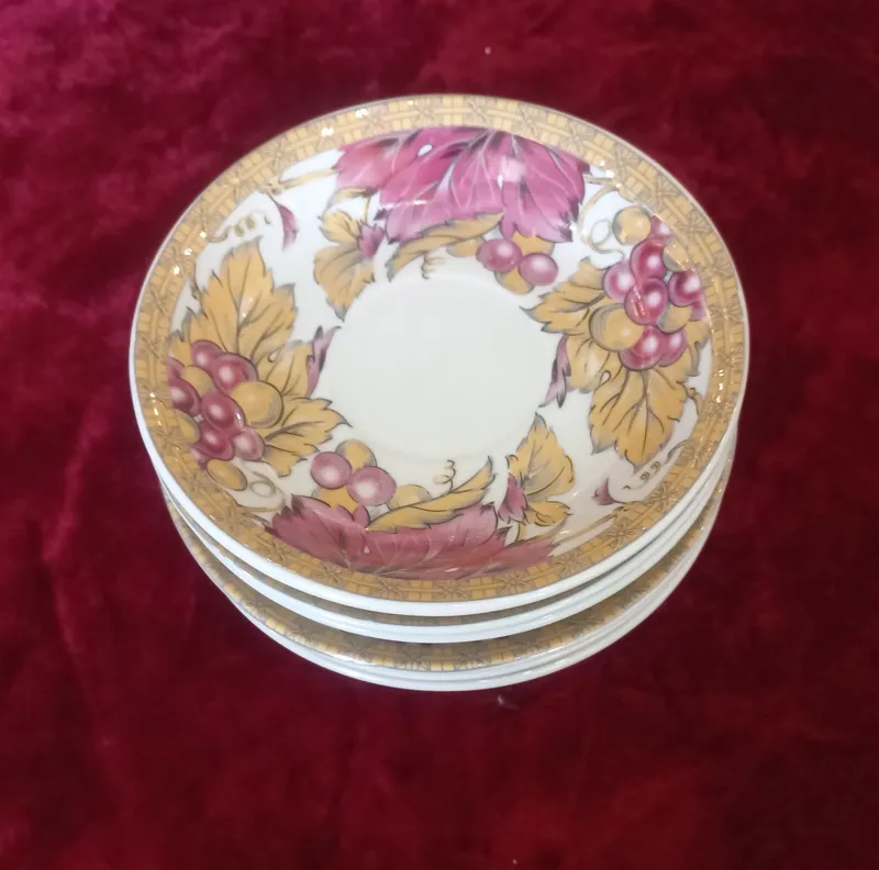 یکدست نعلبکی طلاکوب