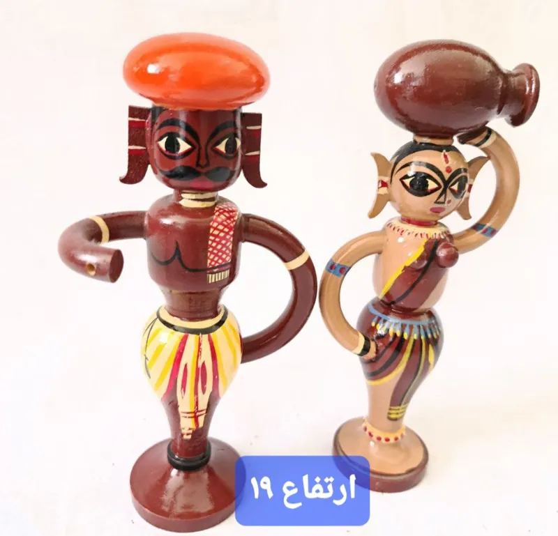 یک جفت مجسمه چوبی
